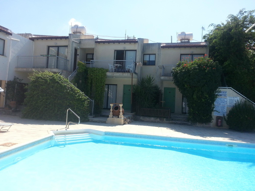 Chrysafinia Hotel Apts.