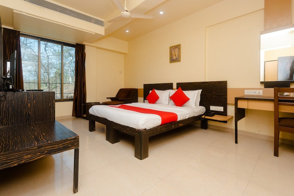 OYO 10382 Hotel Saffron Suites