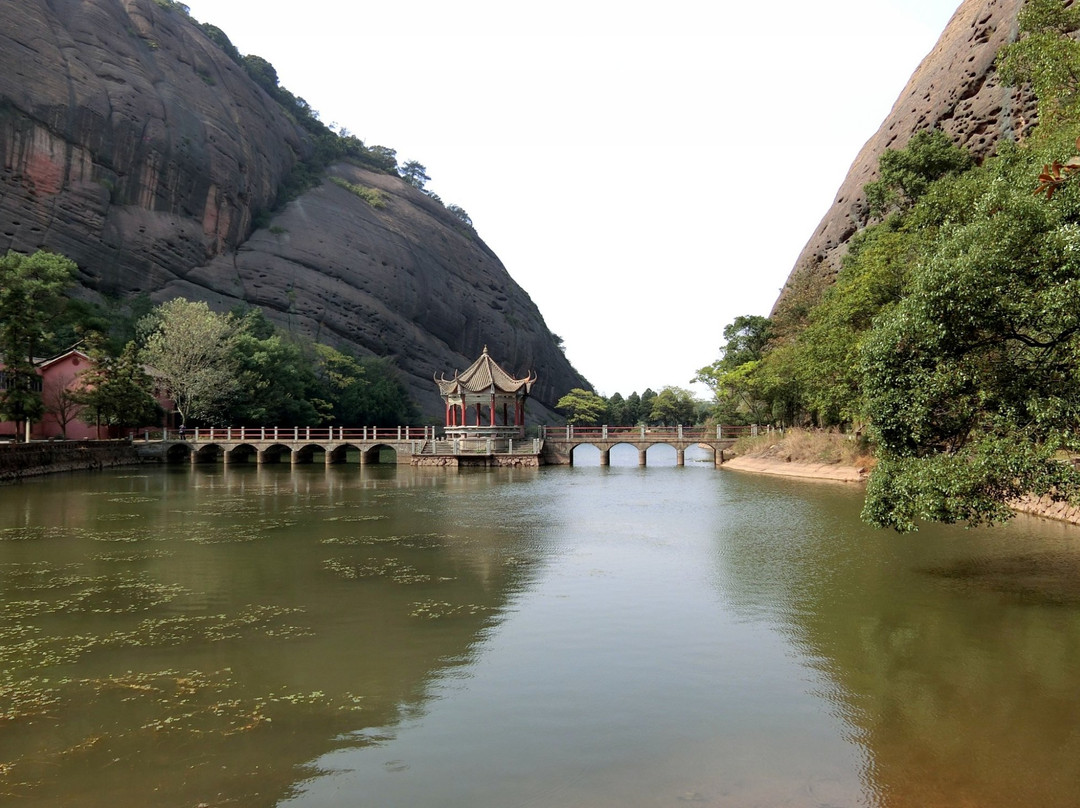弋阳龟峰景区-弋阳县必去景点