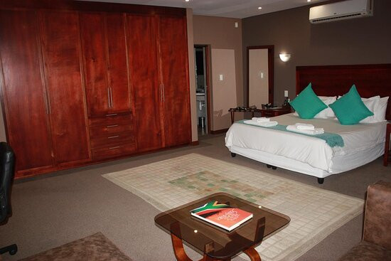 Over The Moon Guesthouse主图