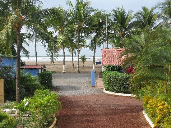 Clarita’s Beach Bar & Hotel