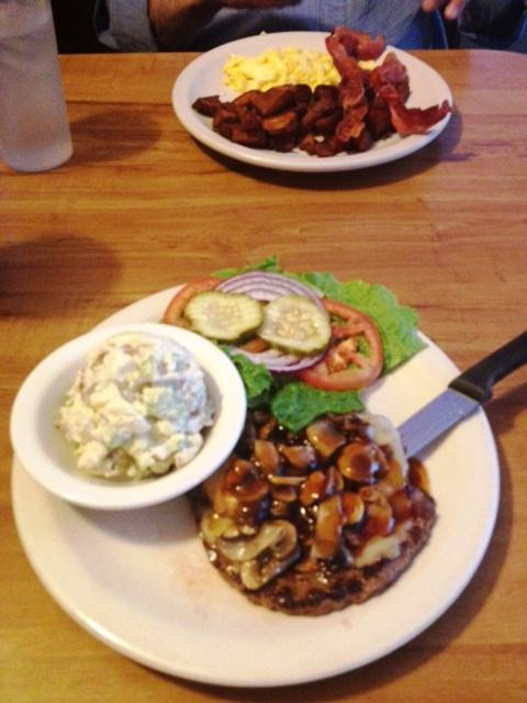 Forest Falls餐馆和美食-The Oaks Restaurant