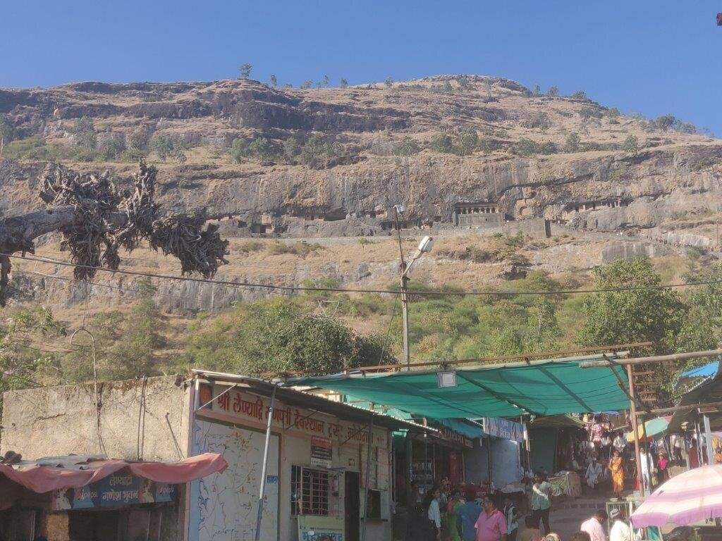 Lenyadri Caves景点图片