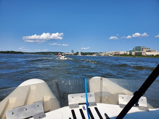 Monumental Boat Tours景点图片