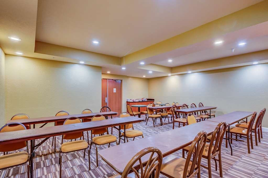 Microtel Inn & Suites by Wyndham Zephyrhills主图