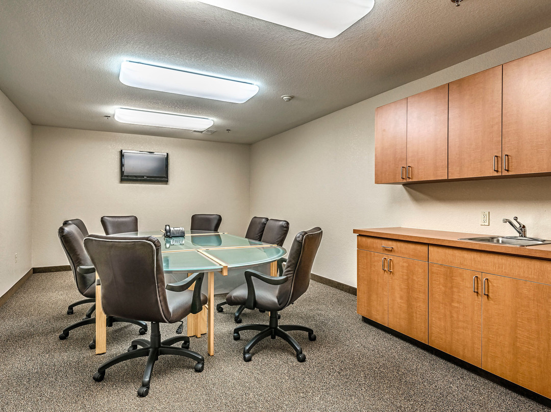 哈勃尔烛木套房酒店主图