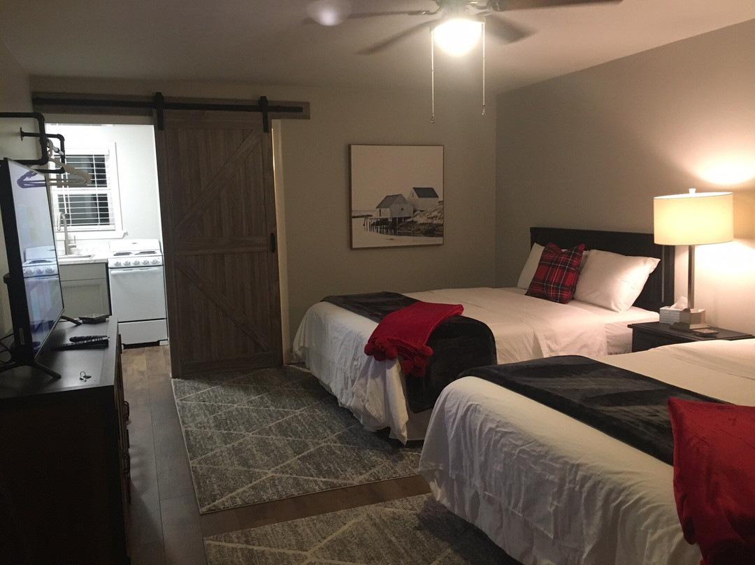 Shamrock Inn at the Adirondacks主图