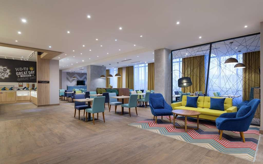 Hampton by Hilton Astana Triumphal Arch主图