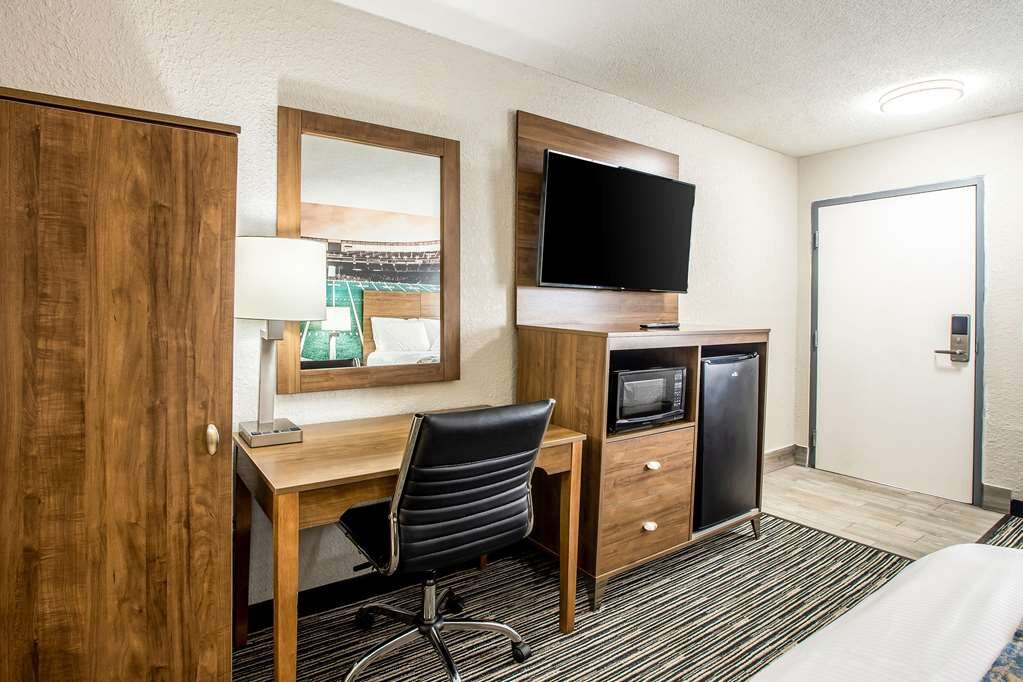 Clarion Pointe East Lansing University Area主图