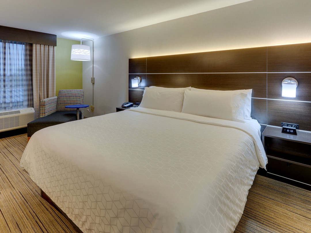 Holiday Inn Express & Suites Troy By IHG主图