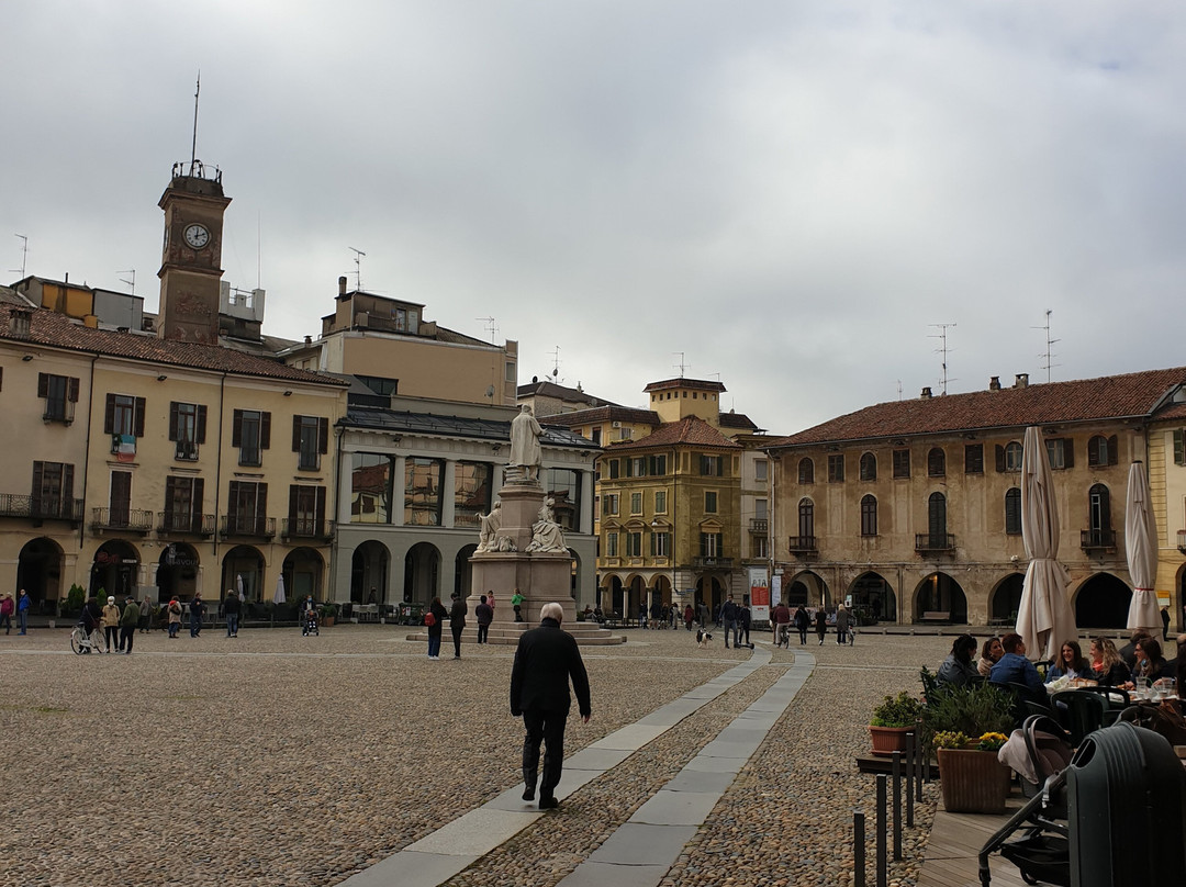 Piazza Cavour景点图片