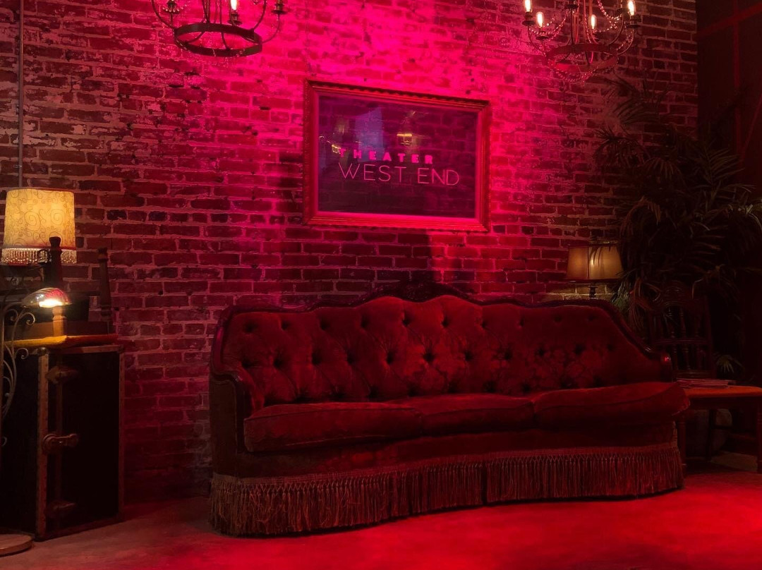 Theatre West End-桑福德必去景点