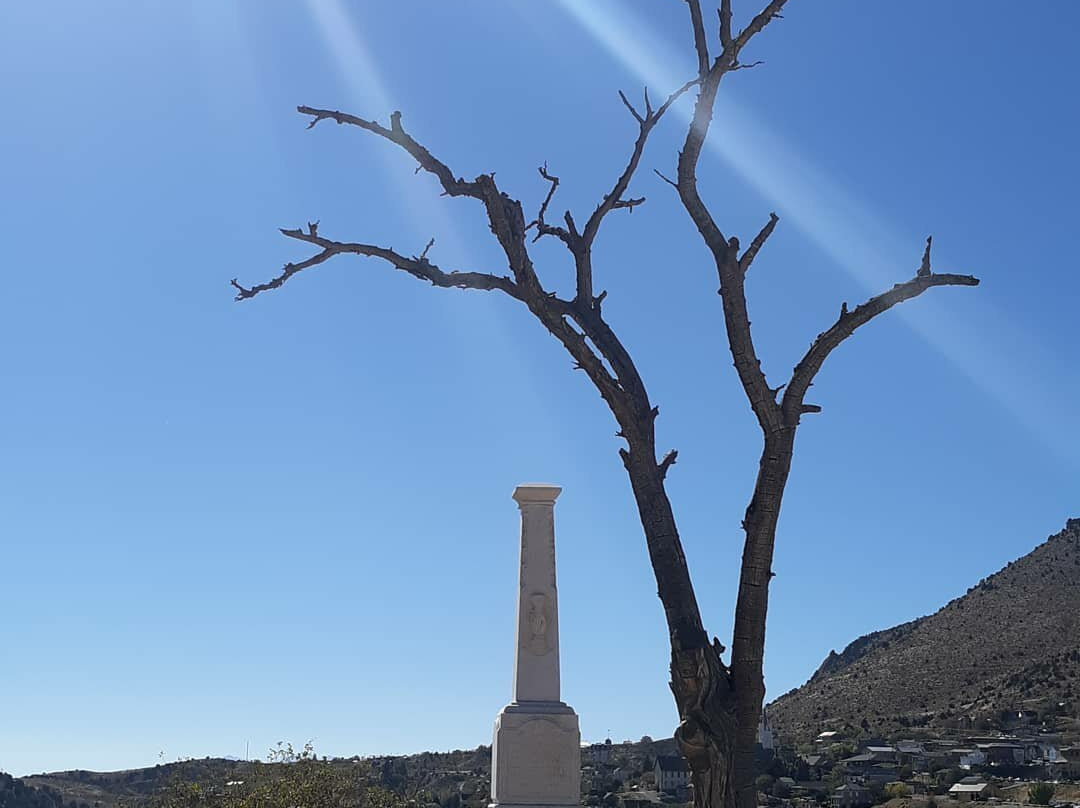 Silver Terrace Cemetery景点图片