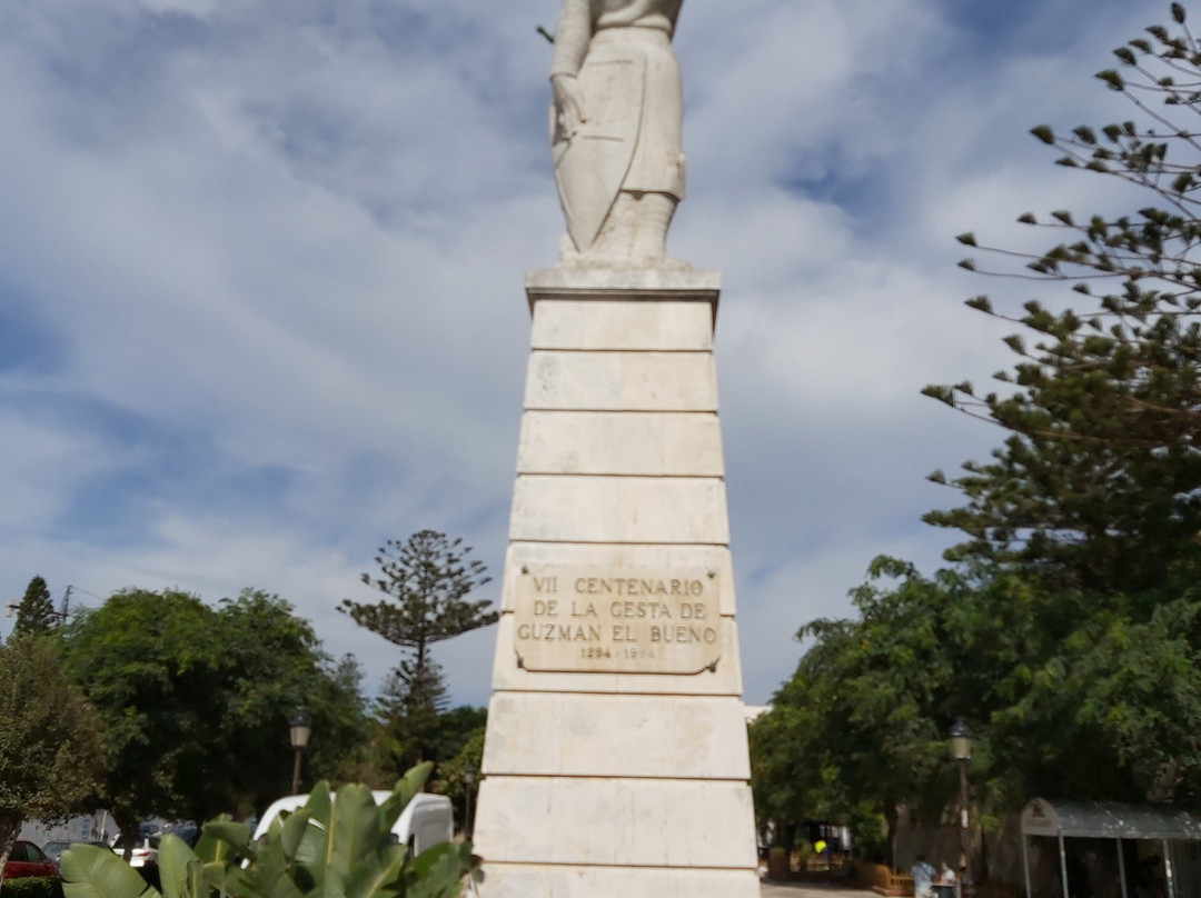Monumento a Guzman El Bueno-塔里法必去景点