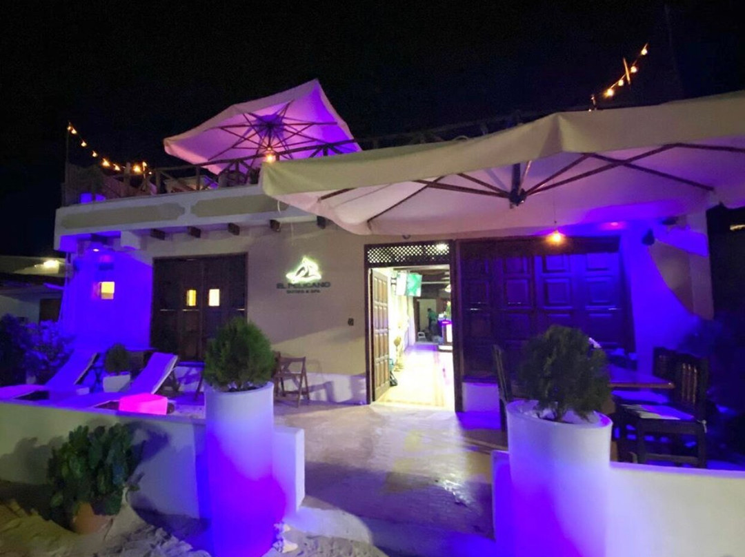 El Pelícano Suites & Spa