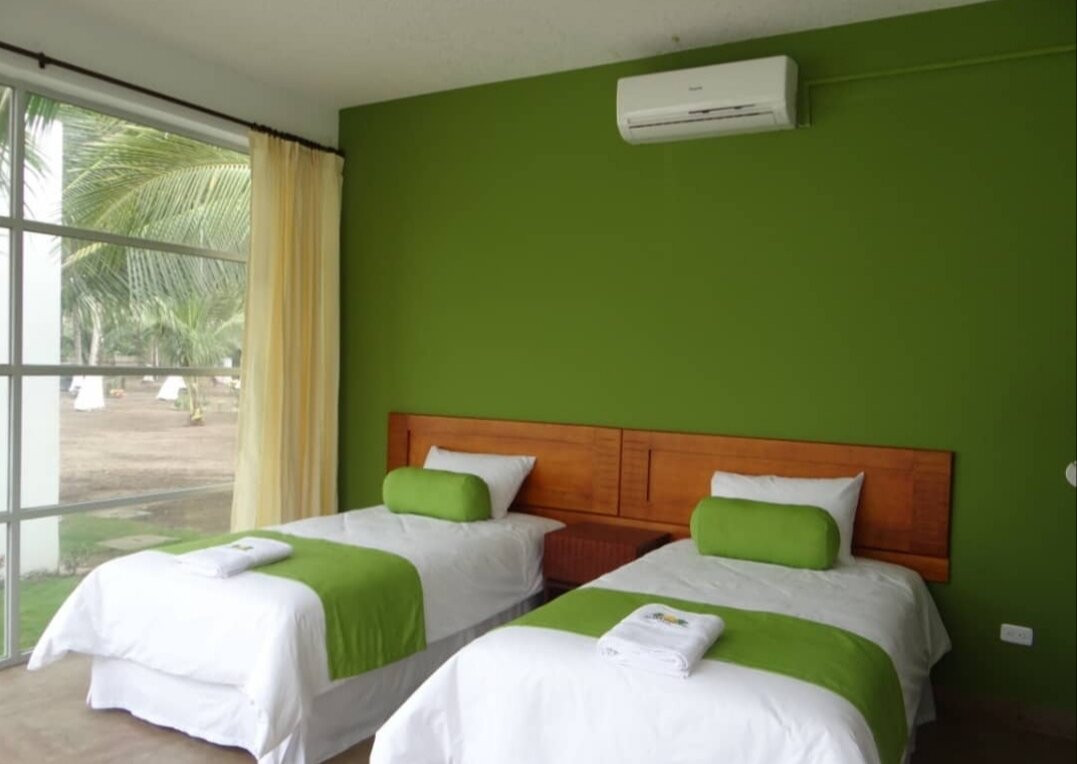 Playa Cristal Hotel主图