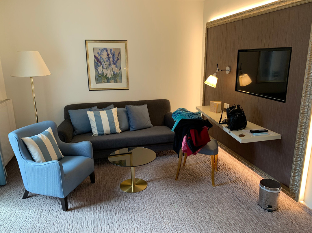 佐切宁酒店主图