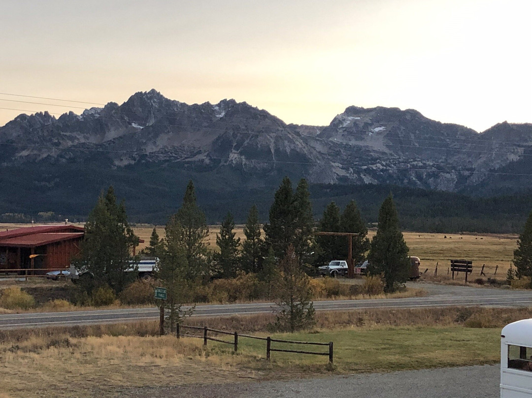 Valley Creek Lodge and RV Park主图