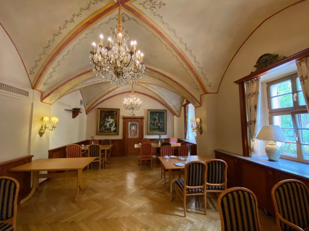 罗曼蒂克博格凯勒克思特灵酒店-餐饮