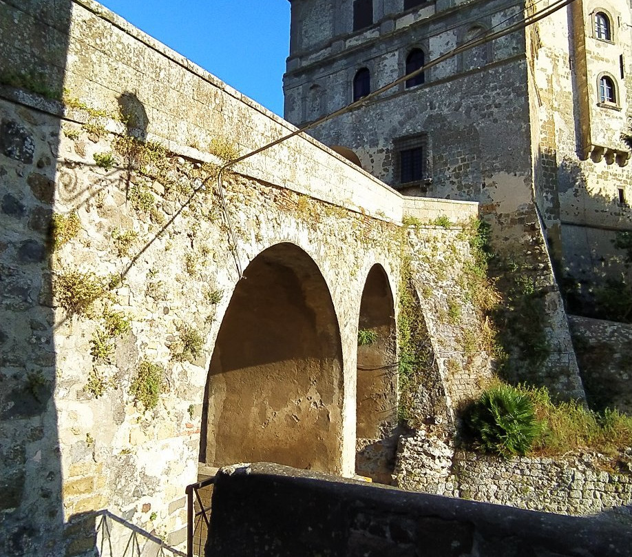 Rocca Farnese-Capodimonte必去景点