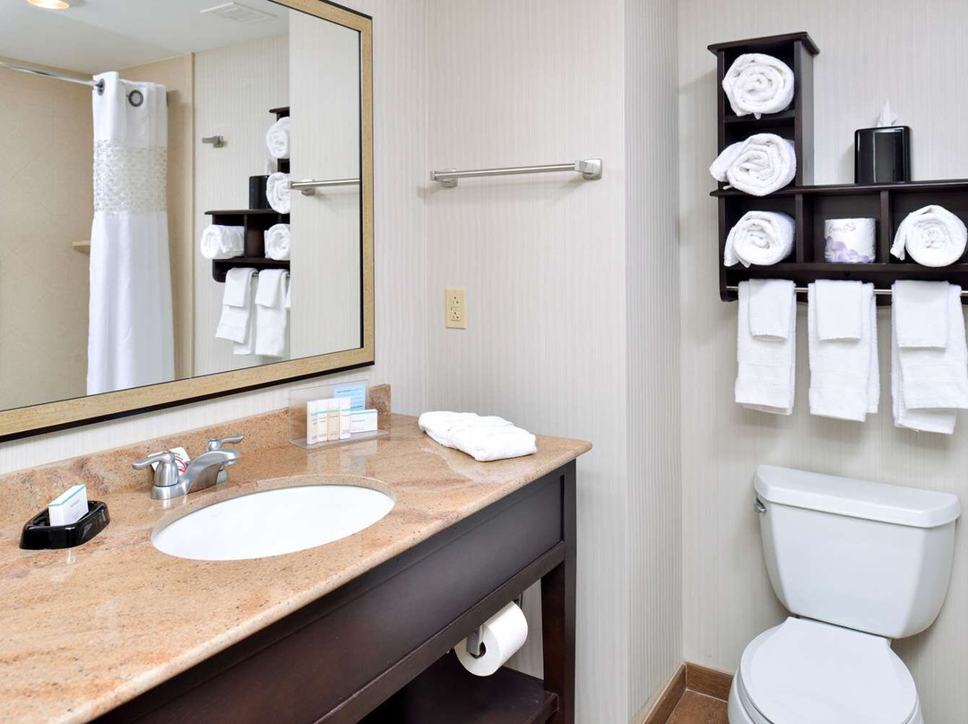 Hampton Inn & Suites California主图