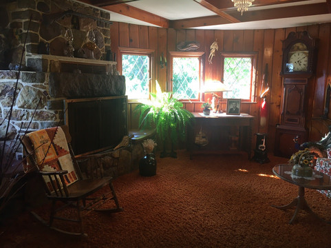 Glass Bottle House-不列颠哥伦比亚省必去景点