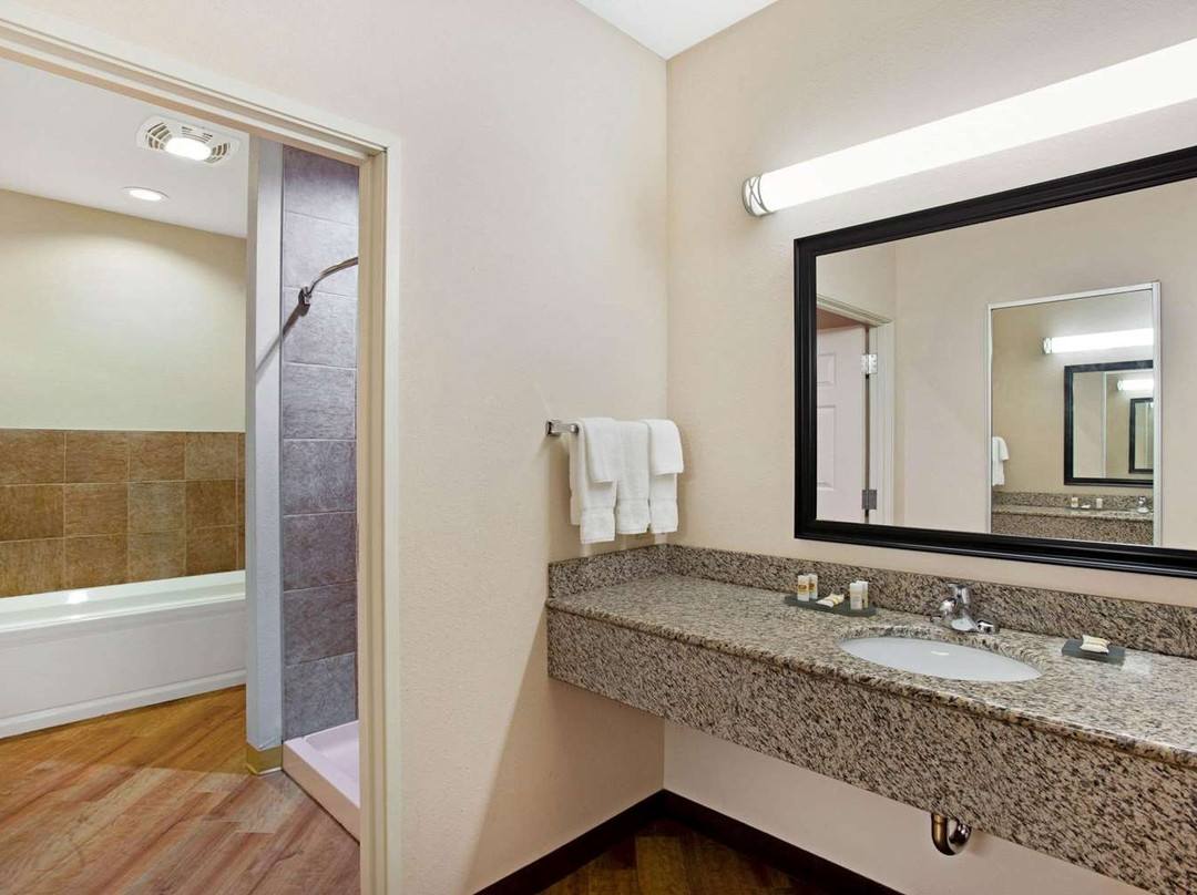 波卡塔克拉金塔旅馆及套房酒店主图