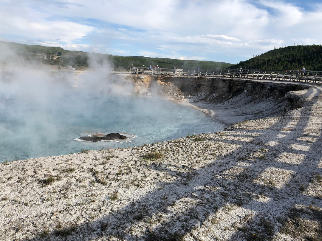 Excelsior Geyser Crater景点图片