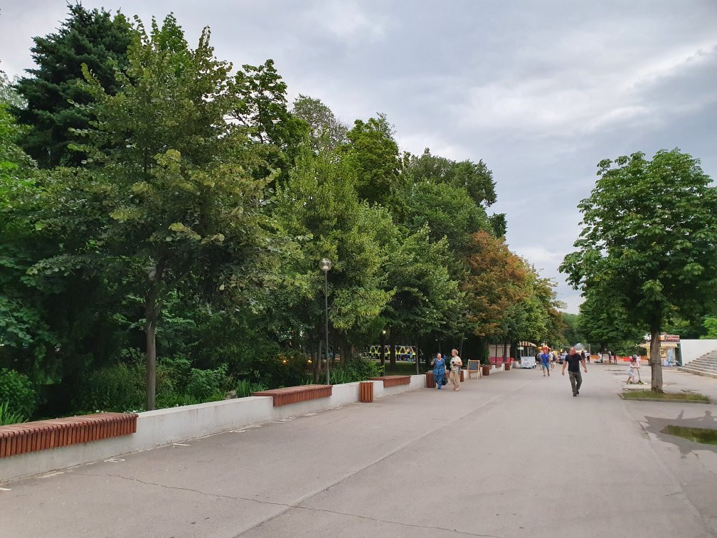 Park of Revolution (Park Oktyabrskoii Revolutsii)景点图片