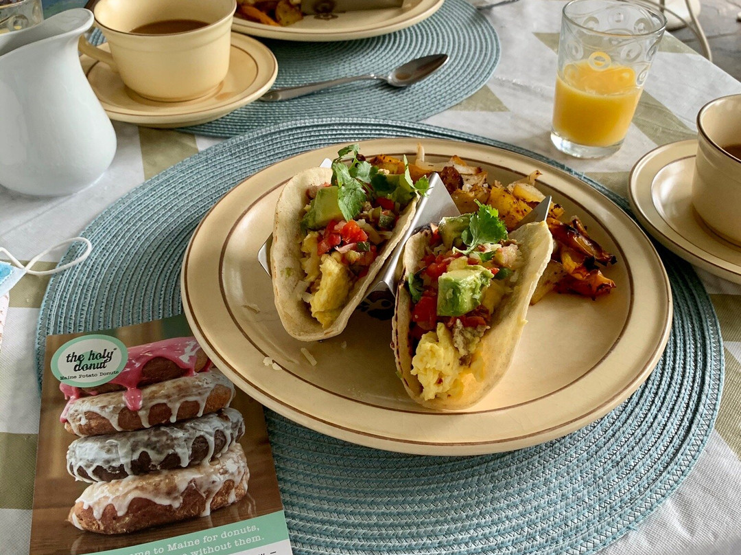 Holiday Guest House Bed & Breakfast主图