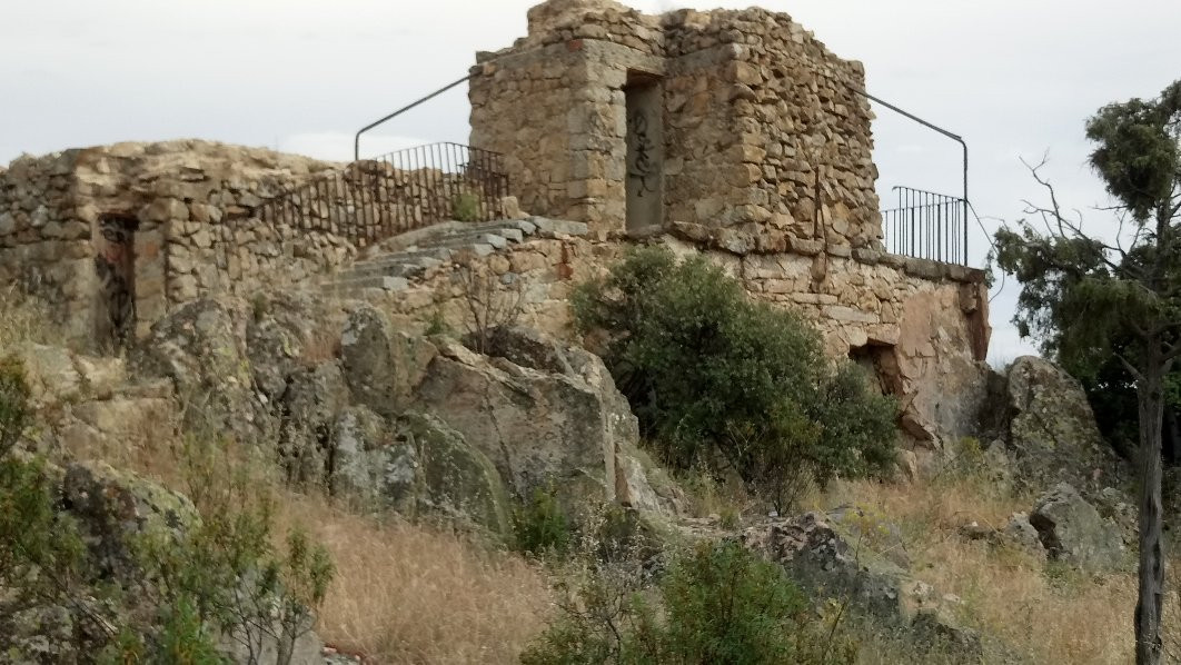 Posición Lince-托雷洛多内斯必去景点