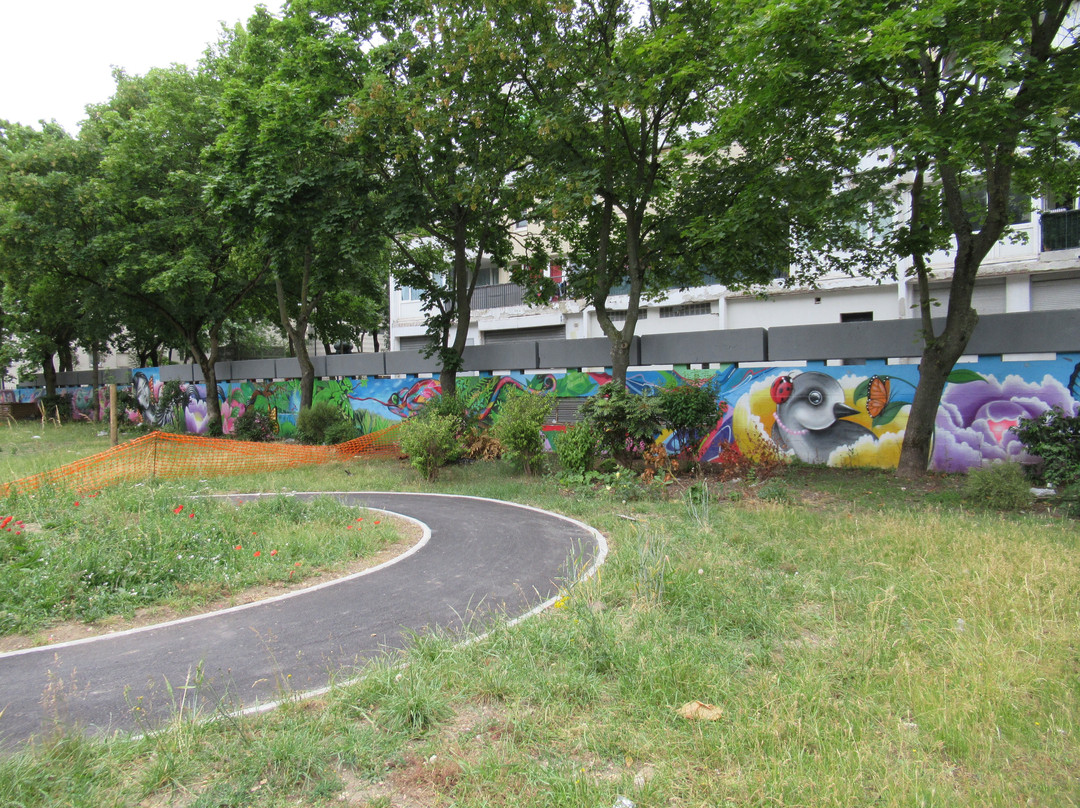 Fresque "Spring in Autumn"-Romainville必去景点
