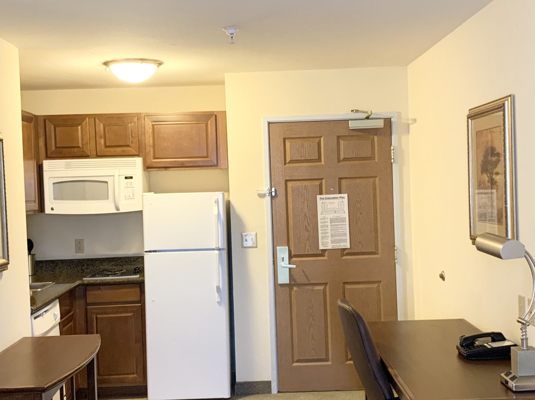 阿尔伯克基机场驻桥套房酒店主图