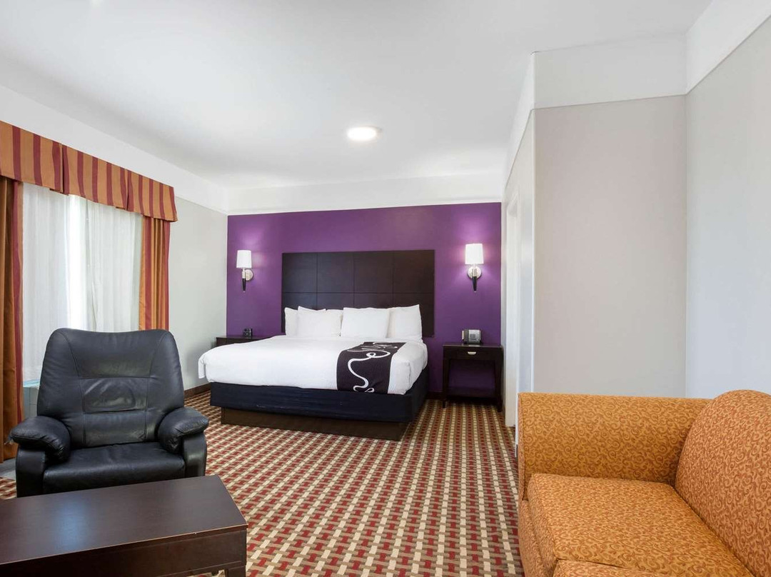 雷蒙德维尔拉昆塔温德姆套房酒店主图