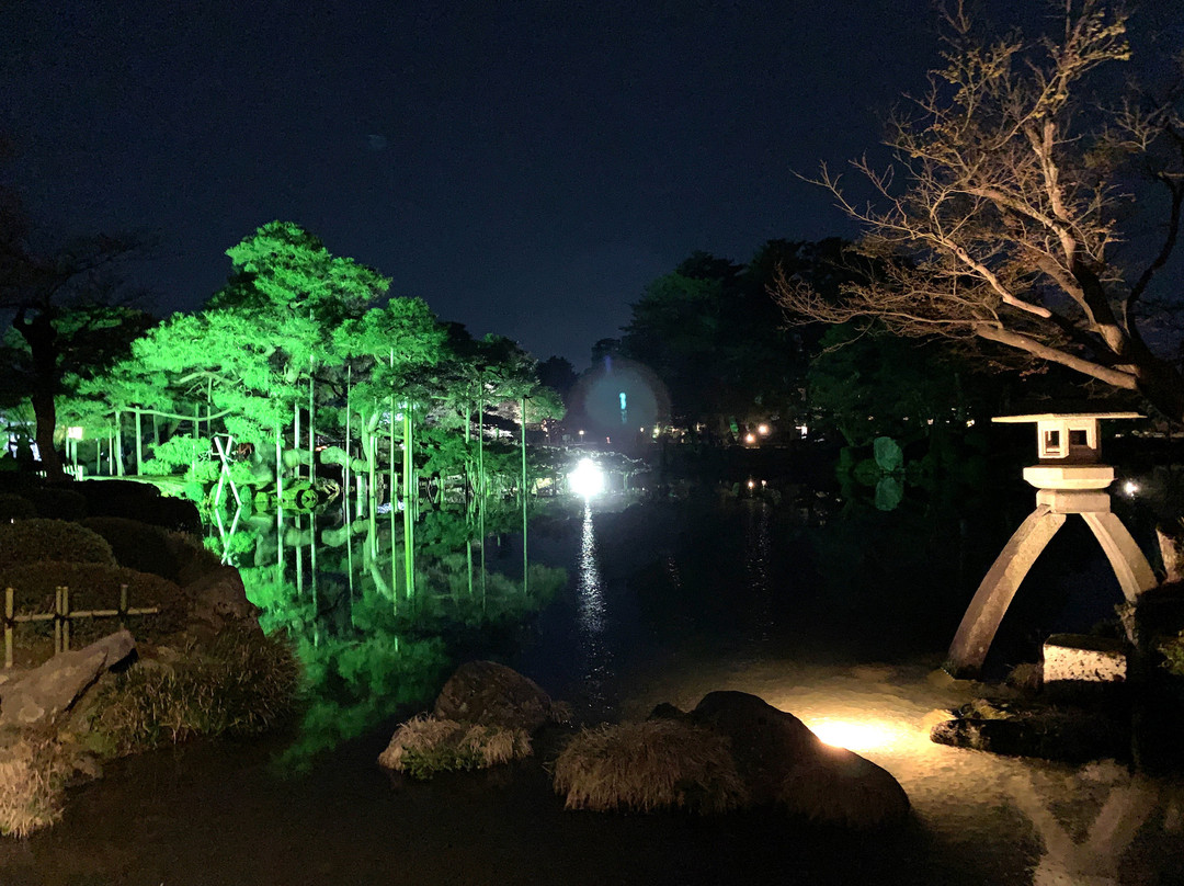 Kenrokuen Kotojitoro-金泽市必去景点