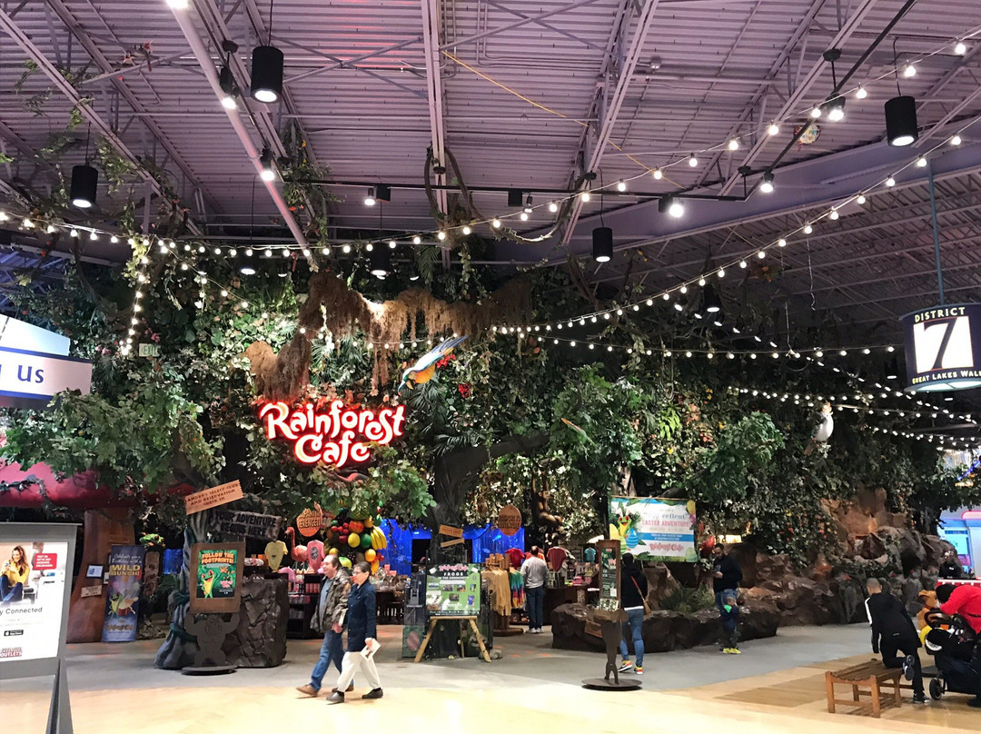 Great Lakes Crossing Outlets-奥本山必去景点