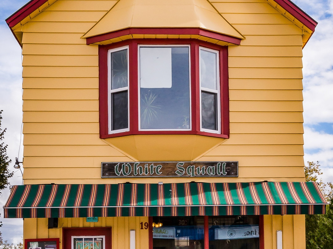 White Squall Outdoor Store-帕里桑德必去景点