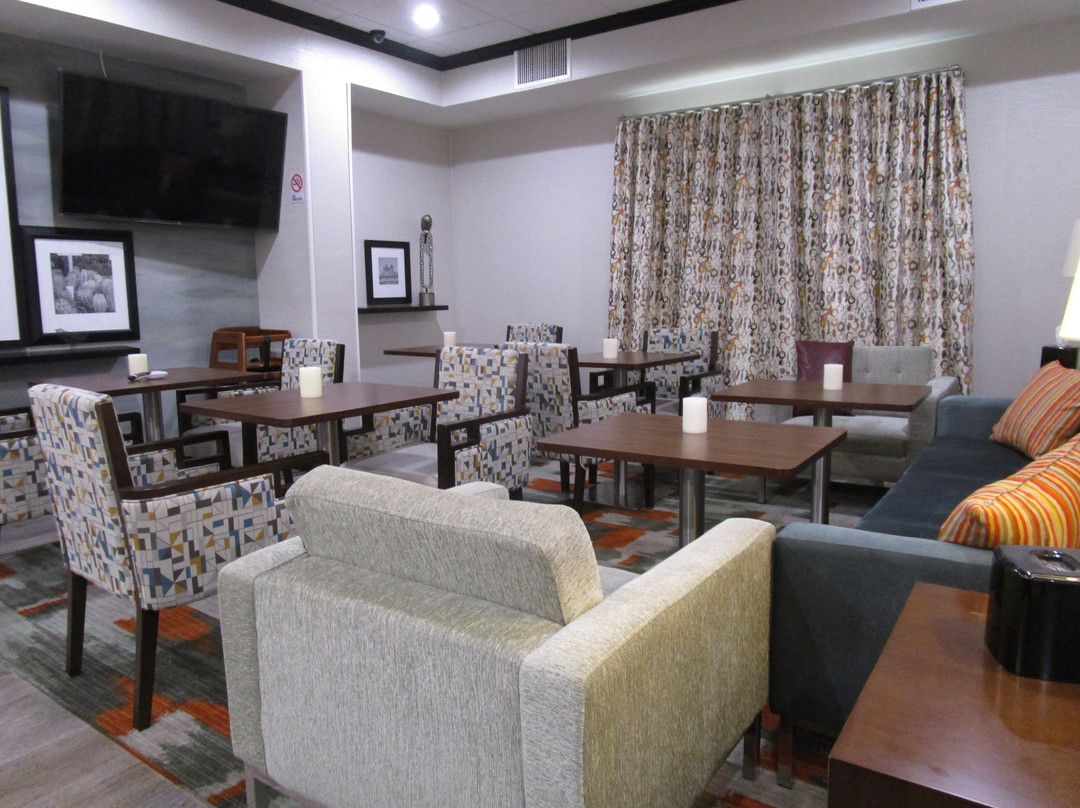 维斯塔司埃拉希尔顿恒庭酒店主图