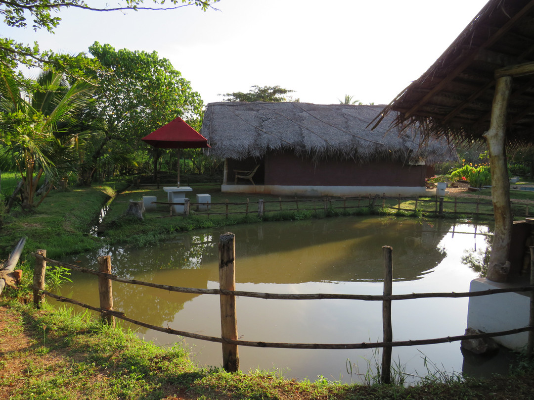 可爱蜜蜂酒店主图