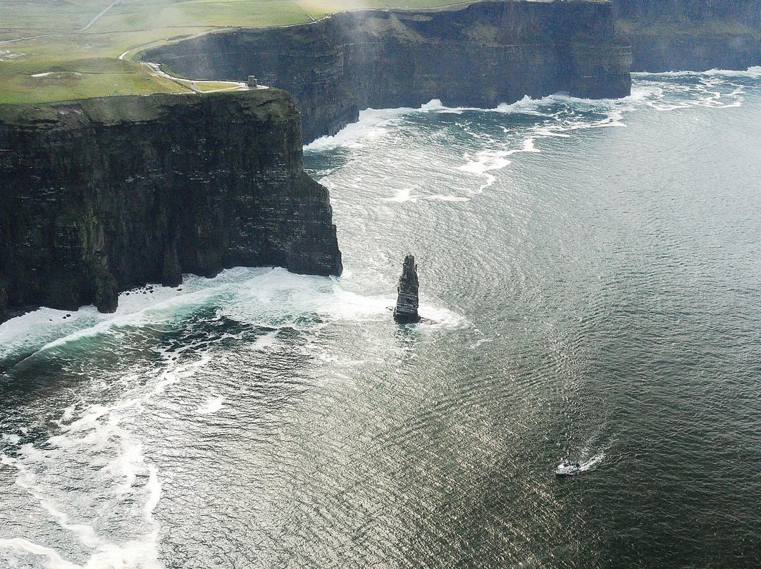 Cliffs of Moher Helitours景点图片