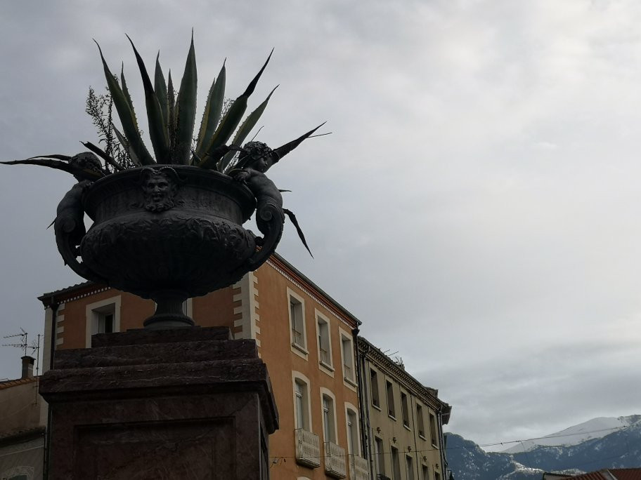 Prades Square景点图片