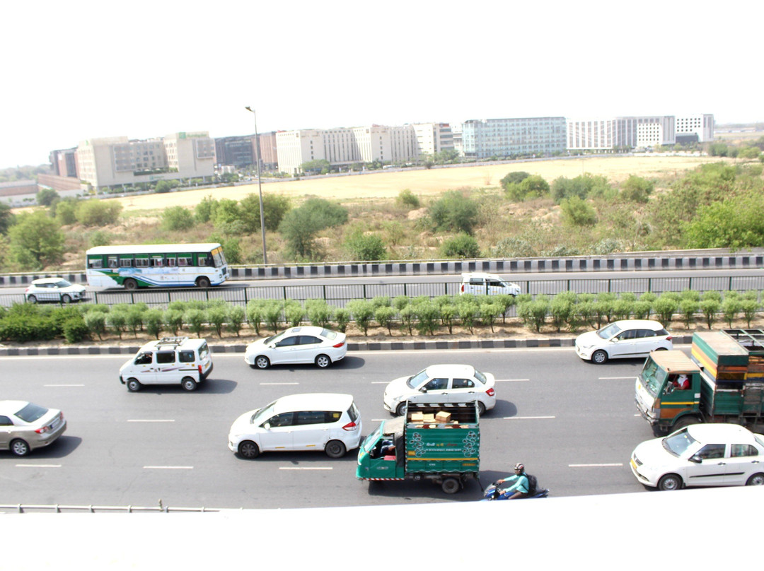 Red Crown Hotel主图