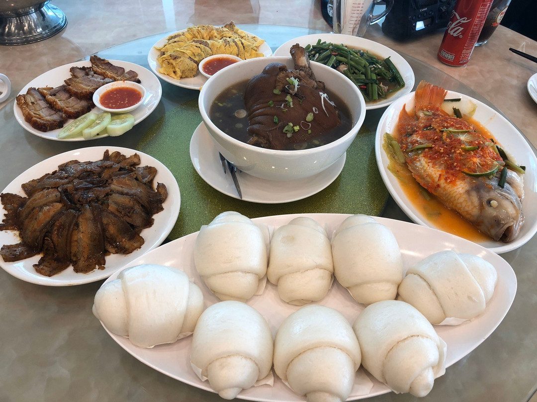 清莱府餐馆和美食-Ran Rahar Leng Hong