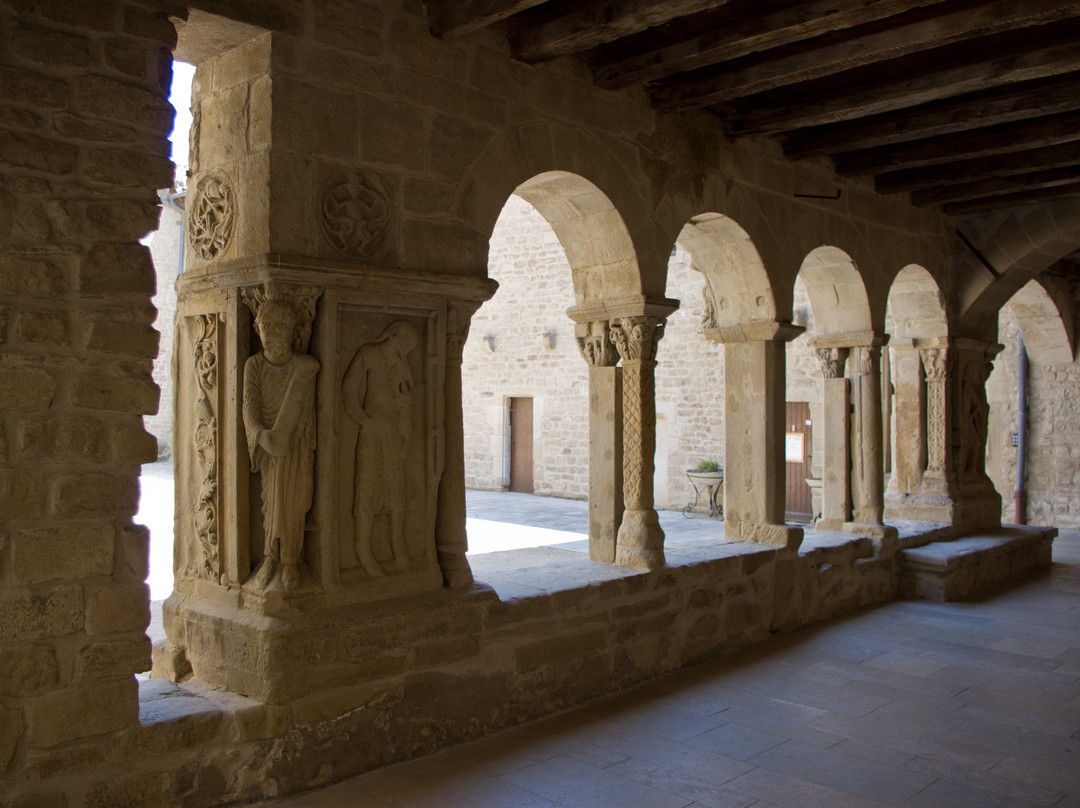 Collegiale Saint-Pierre-et-Saint-Paul景点图片