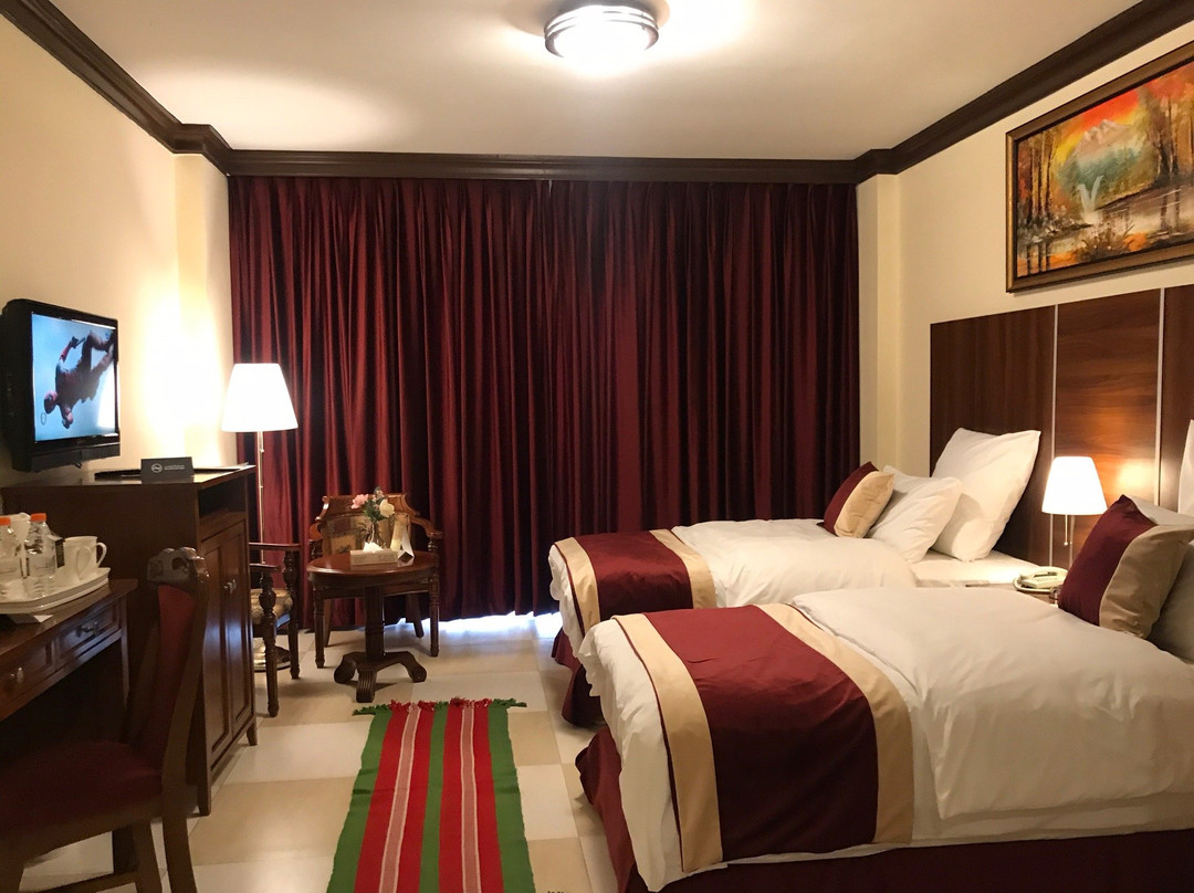 Rest Hills Hotel主图