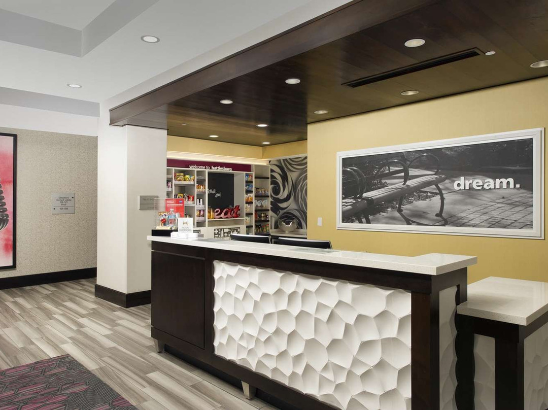 Hampton Inn By Hilton Hattiesburg主图