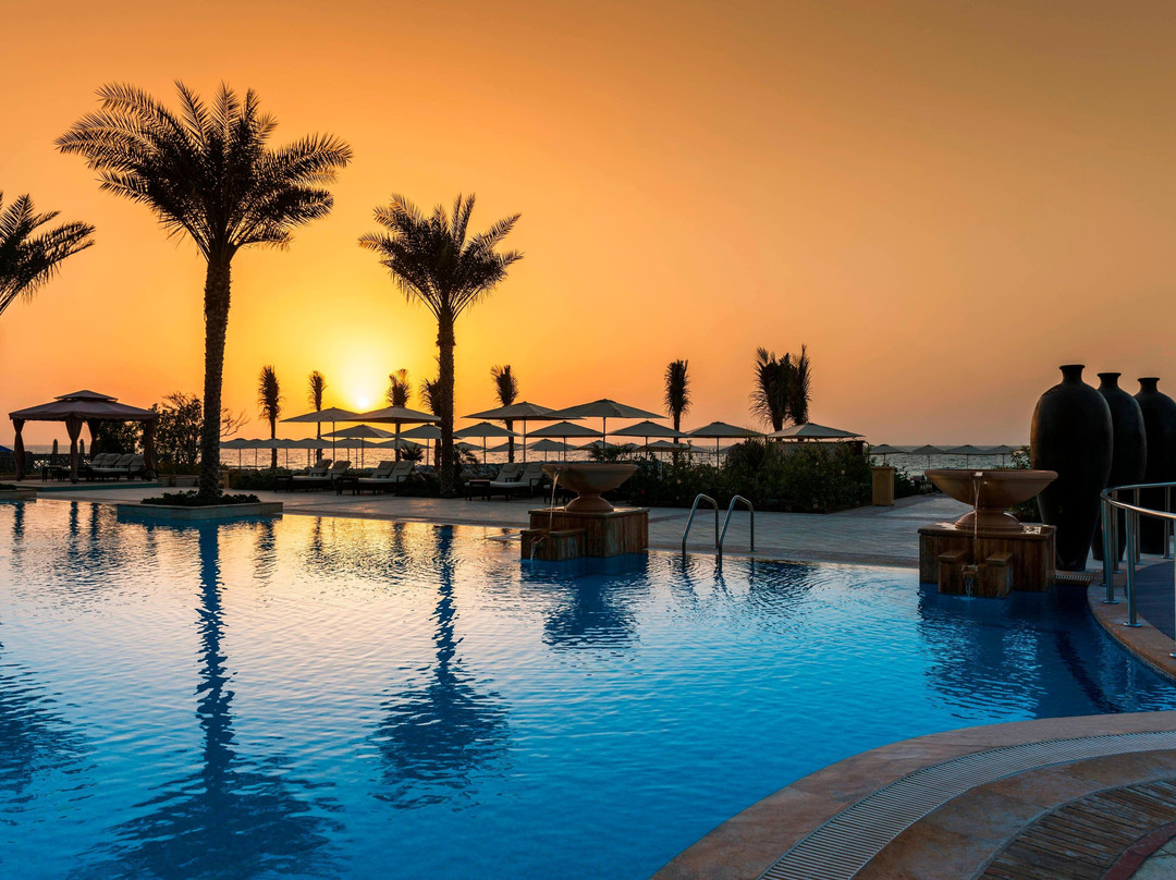 阿治曼萨雷豪华集团度假酒店主图