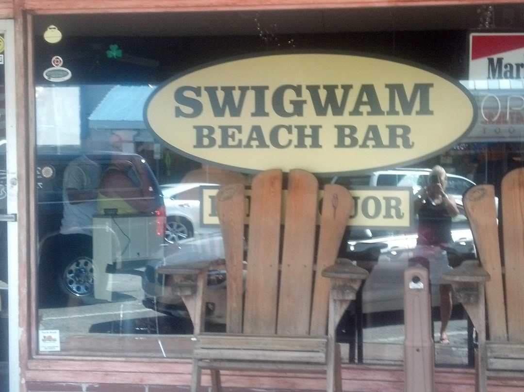 Swigwam Beach Bar景点图片
