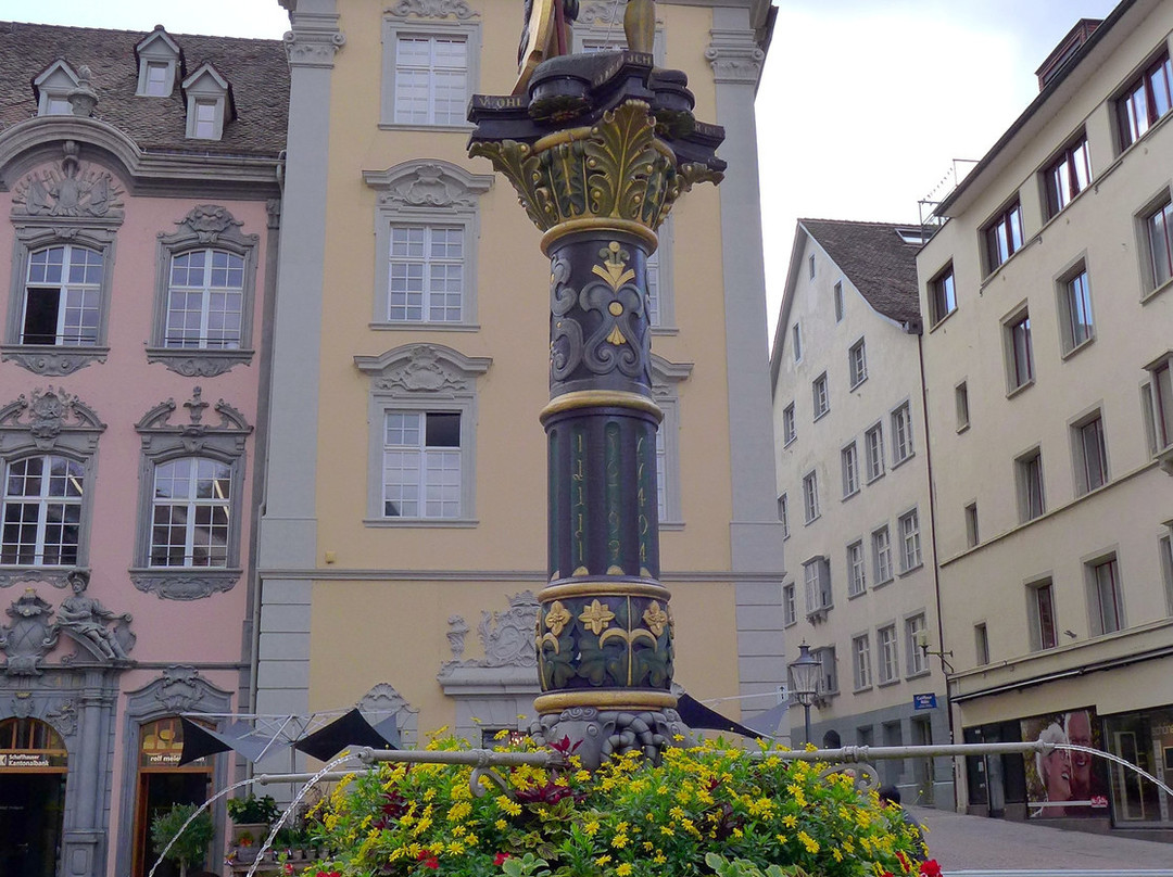 Brunnen am Platz景点图片