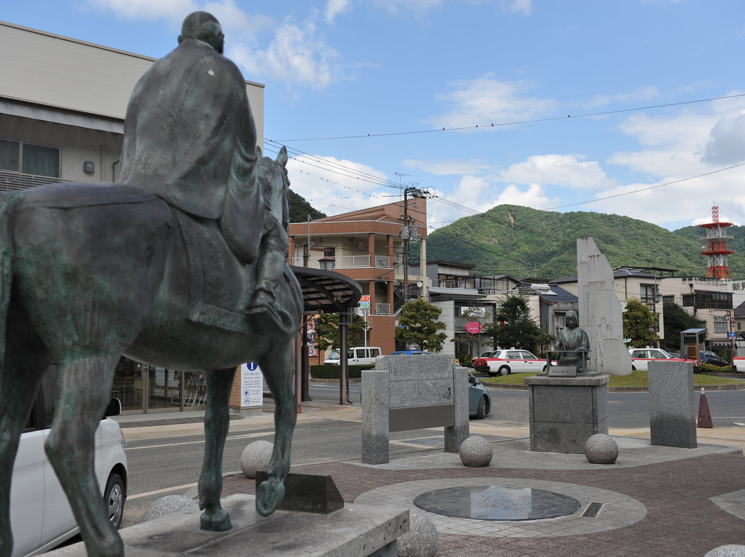 Tamagaki & Yusei Monuments-新见市必去景点
